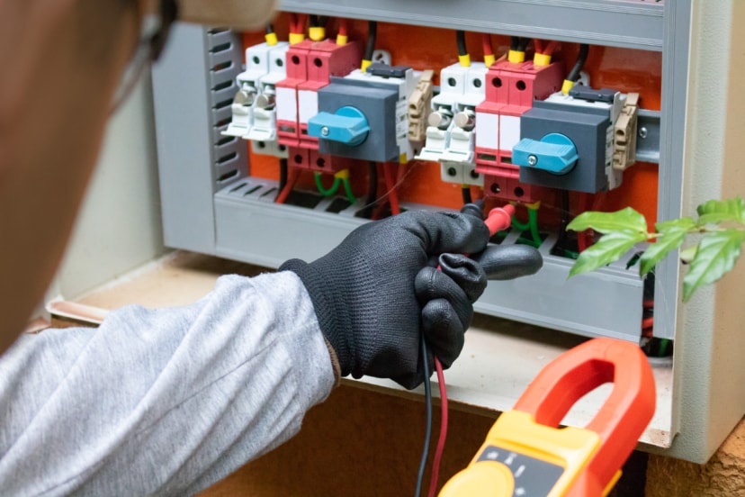 Testing a solar inverter